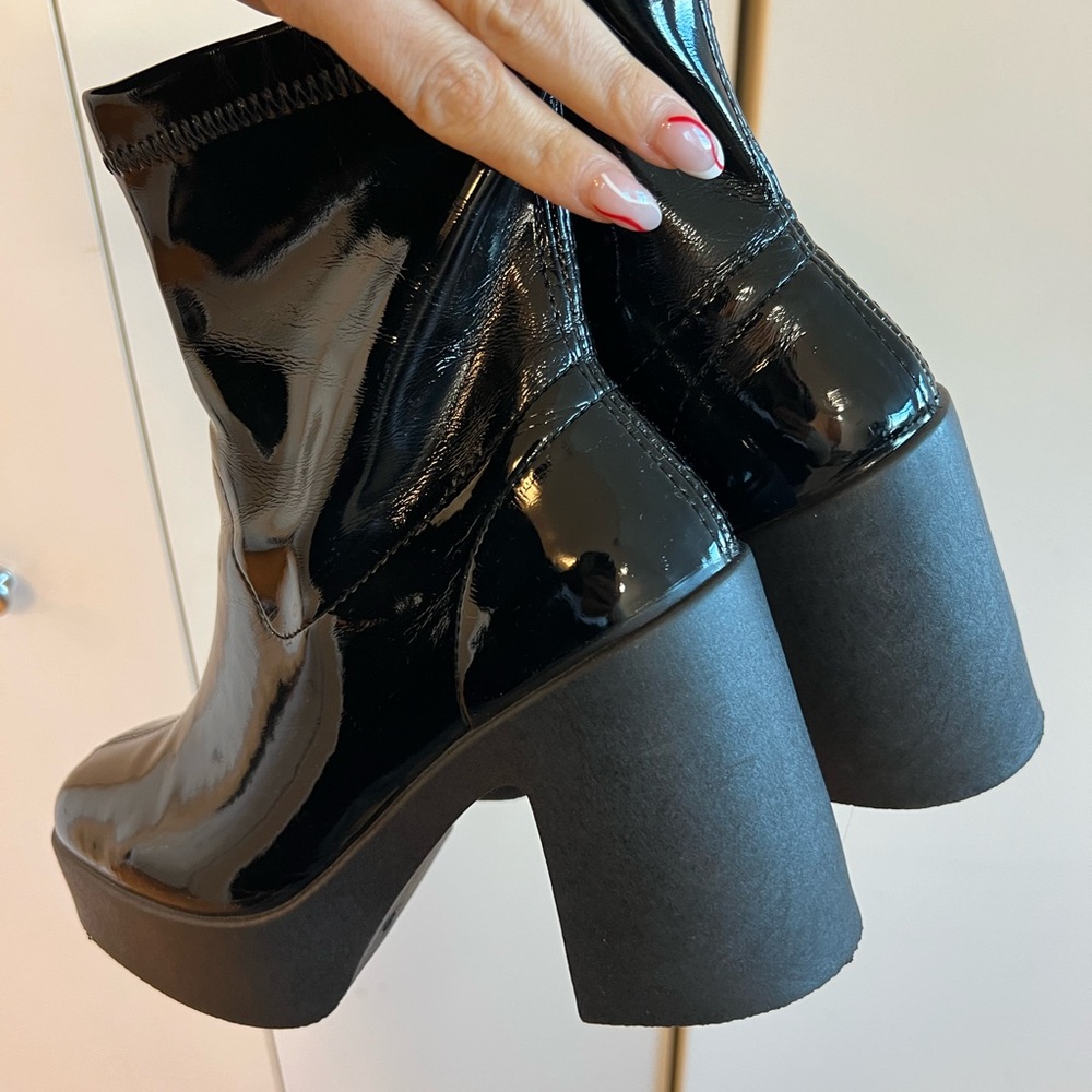 Steve Madden Glossy Vegan Leather Chunky Black Heeled Boots - Picture 5 of 6